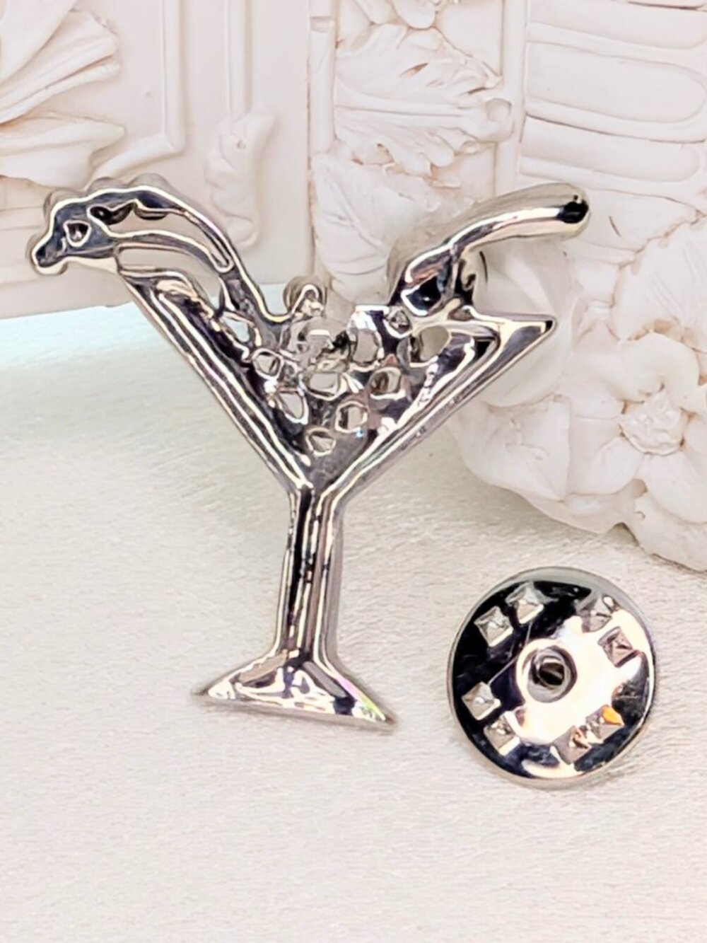 HOST PICK!! NEW Pink Martini Pin - Picture 2 of 4